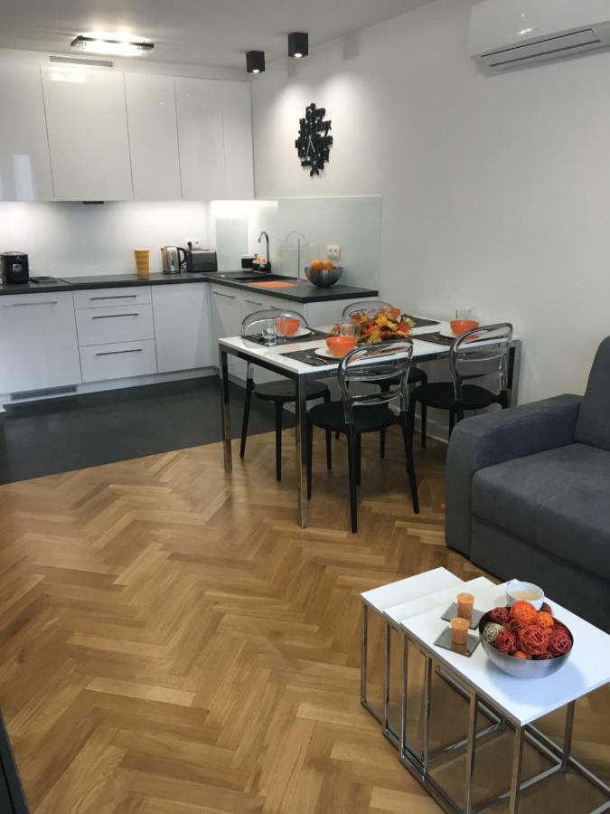 דירות ורשה Apartament Emilia מראה חיצוני תמונה